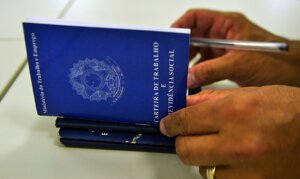 Desemprego no Brasil cai para 5,8% e atinge menor taxa da história, segundo IBGE